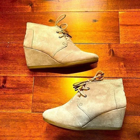 Tom’s Wedge Lace-up Boot - Picture 2 of 7